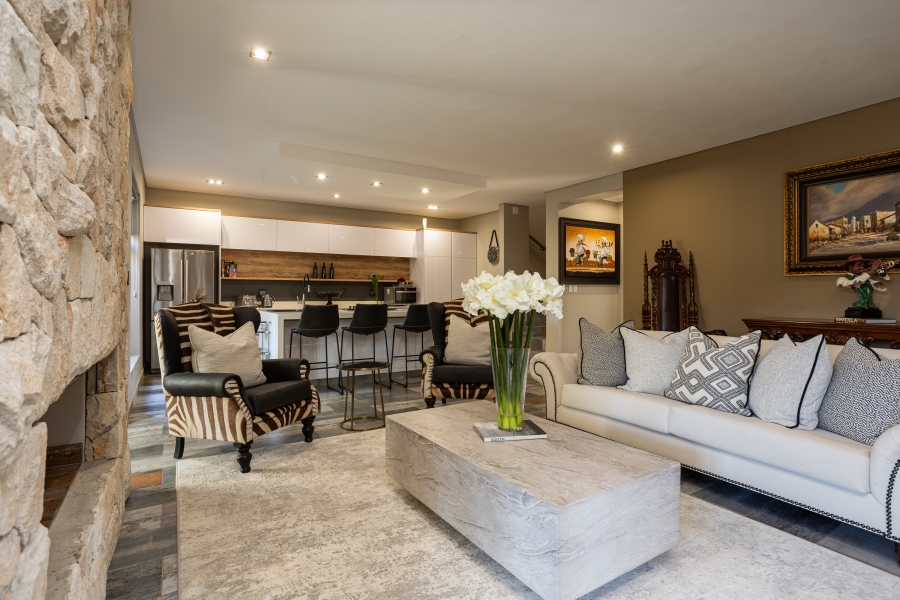 6 Bedroom Property for Sale in Winelands Western Cape